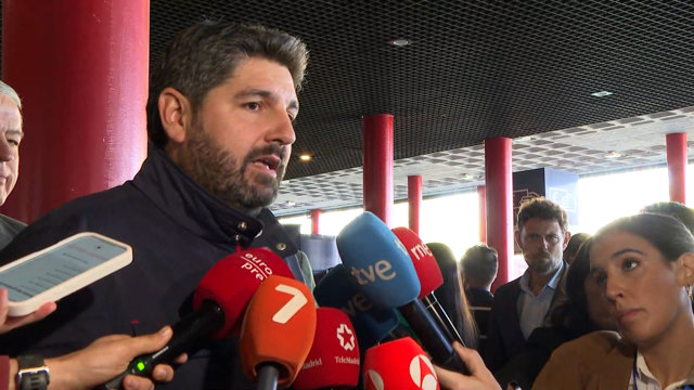 López Miras (PP) confía en los funcionarios de Correos "pero no en Sánchez"