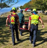 Foto: Rescatan a una montañera en la sierra de Entzia en Agurain tras caerse y lesionarse la espalda