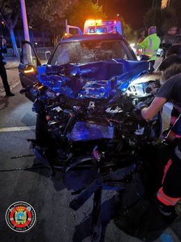 Vehículo que colisionó con otro aparcado en la calle Castilla