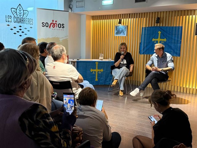 La diputada del Grupo Mixto Covadonga Tomé y el diputado de Más Madrid en la Asamblea de Madrid Emilio Delgado