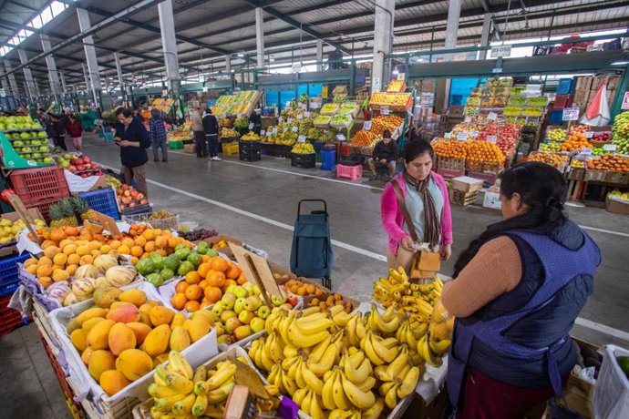 Archivo - Perú.- Se mantiene abastecimiento de frutas, verduras y papa en mercados mayoristas de Lima