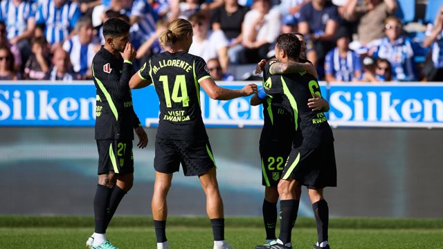 Alejandro Grimaldo celebra su gol en el Deportivo Alavés-Atlético de Madrid