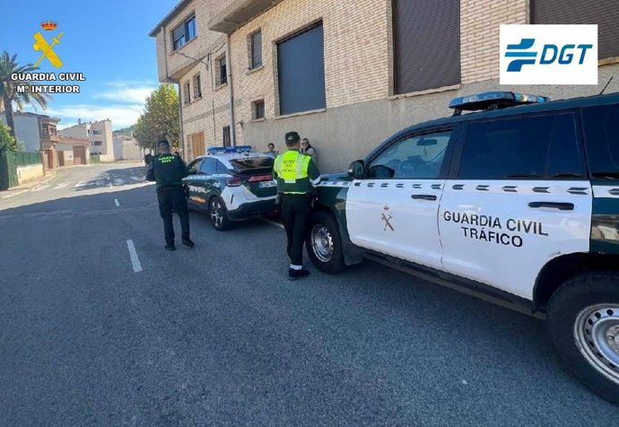 La Guardia Civil en el lugar del atropello.