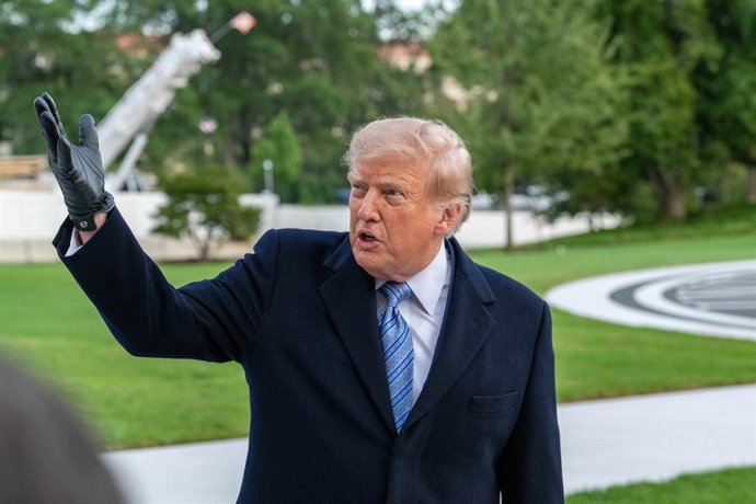 September 23, 2026, Washington, District Of Columbia, United States: President DONALD TRUMP speaks to reporters on the South Lawn after returning to the White House from Joint Base Andrews, where he and First Lady MELANIA TRUMP greeted Chinese President X