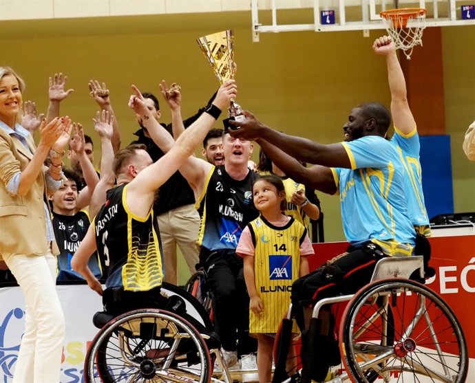 Los jugadores del CD Ilunion celebran la conquista de la Supercopa de España 2026