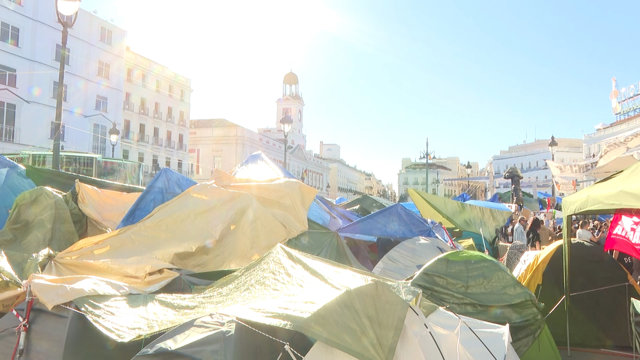 Se cumplen dos semanas de la acampada de Sol por la vivienda