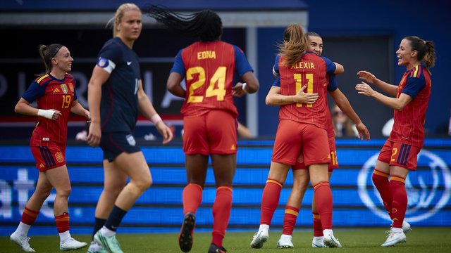 Las jugadoras de la selección celebran el gol de Patri Guijarro en el amistoso ante los Estados Unidos