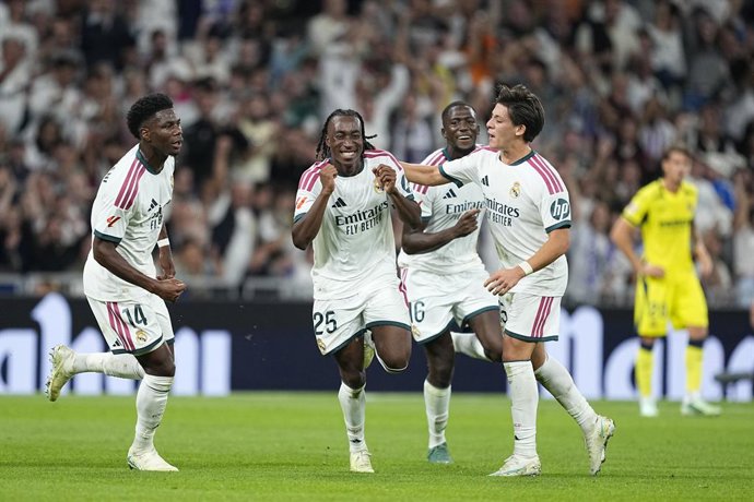 Yan Diomande, do Real Madrid CF, comemora após marcar o primeiro gol de sua equipe durante a partida de futebol da Liga Espanhola, LaLiga EA Sports, entre Real Madrid e Villarreal CF, no estádio Bernabéu, em 10 de outubro de 2026, em Madri, Espanha.