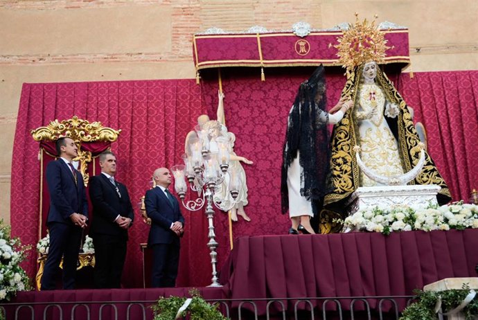 La Virgen de las Angustias de Vera recibe el Escudo de Oro de la Provincia de Almería.