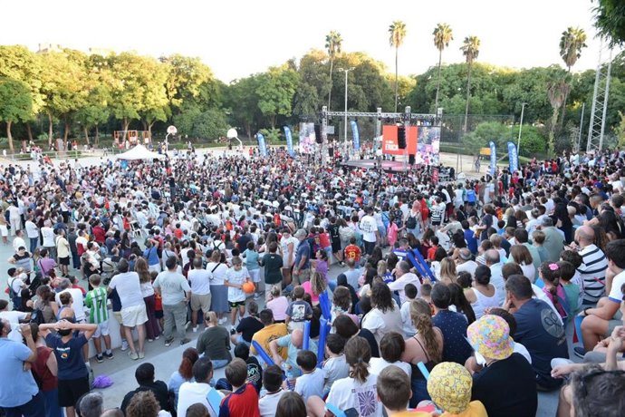 Espectáculo de Fútbol Freestyle en el Parque de los Príncipes de Sevilla.