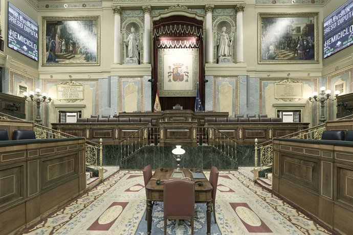 Archivo - Arquivo - O hemiciclo vazio antes de uma sessão plenária no Congresso, em 22 de abril de 2026, em Madri (Espanha). A sessão plenária do Congresso debate a governabilidade da Espanha, com perguntas feitas pelos diferentes grupos parlamentares aos