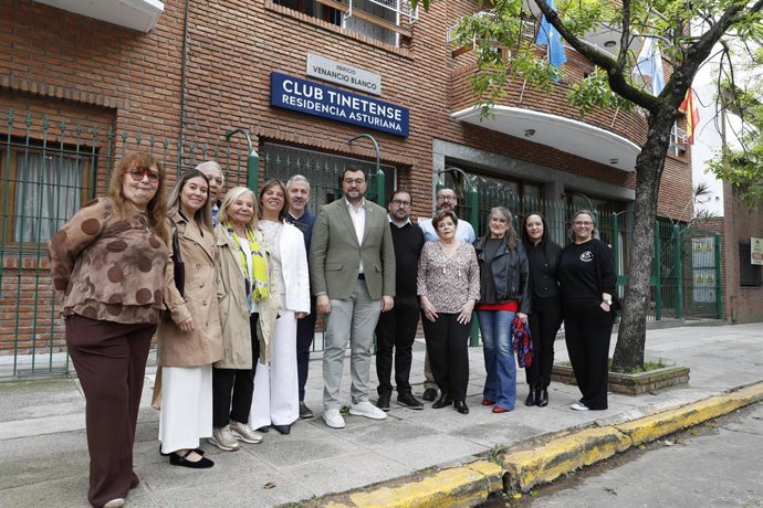 El presidente del Principado visita la residencia tinetense de Buenos Aires.