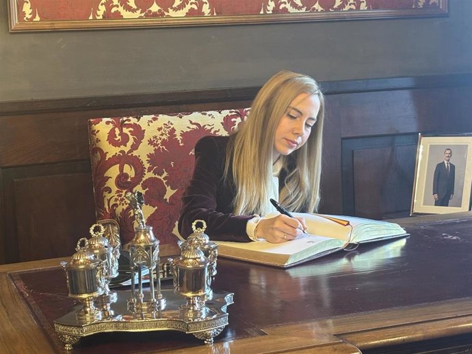 Archivo - La presidenta del Parlamento de La Rioja, Marta Fermández Cornago