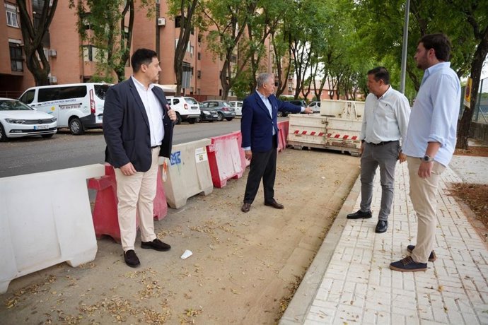 El alcalde de Sevilla, José Luis Sanz, en las obras de Andalucía Residencial.