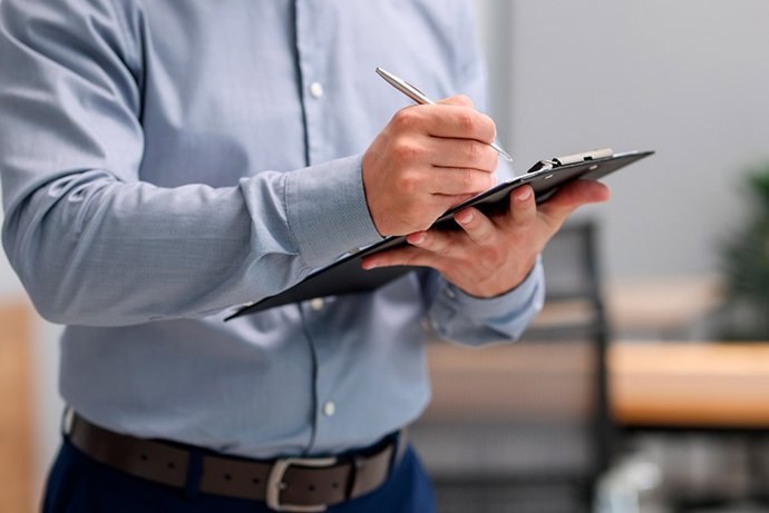 Consumo recuerda que las empresas no pueden repercutir a los clientes costes derivados de obligaciones que impone la ley