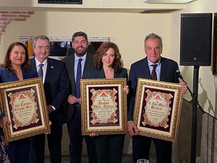 Galardonados por Asociación de Productores-Exportadores de Frutas y Hortalizas, Uva de Mesa y otros Productos Agrarios de la Región de Murcia (Apoexpa) en la V edición de sus Premios Internacionales 'The Grape Night', entre quienes figura Carmen Crespo.