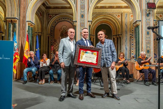 València Music City recibe el Premio Avant de la Associació d'Estudis del Cant Valencià por su impulso a la música valenciana
