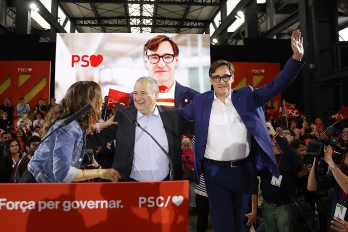 Archivo - Arxiu - (I-D) L'alcaldessa de Sabadell, Marta Farrés; el ministre d'Indústria, Jordi Hereu i el primer secretari del PSC, Salvador Illa, durant un acte de campanya, en Fira Sabadell, a 25 d'abril de 2024
