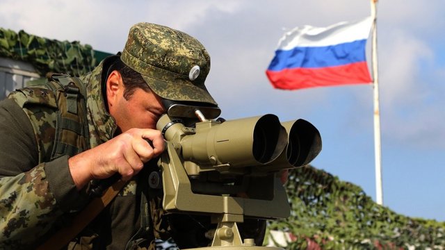 Archivo - Un militar ruso en una foto de archivo