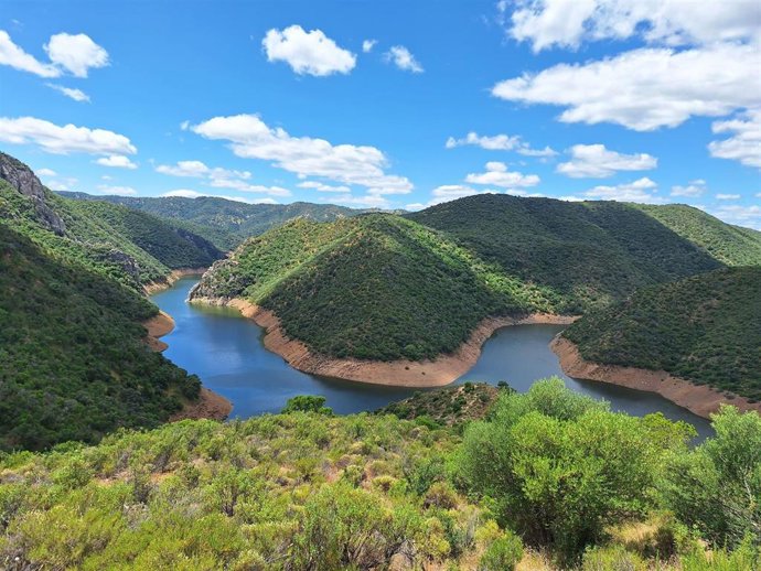 Embalse de Bembézar, en el Parque Natural Sierra de Hornachuelos.