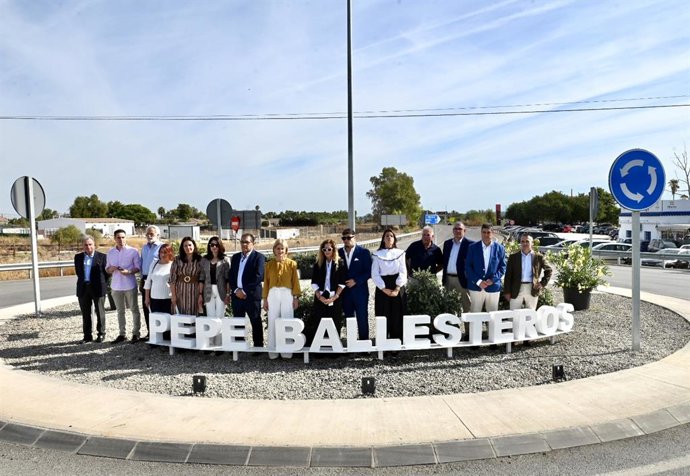 La alcaldesa de Jerez (Cádiz), María José García-Pelayo, asiste al homenaje a Pepe Ballesteros.