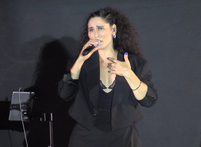 Rosa López desvela el curioso origen del título de sus memorias y confiesa su miedo a que su carrera musical termine