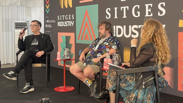 El director Peter Jackson junto al director del Festival de Sitges Ángel Sala y la de la fundación Mònica Garcia