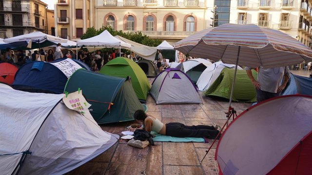 Imágenes de la segunda jornada de acampada promovida por el Sindicato de Inquilinas para reclamar una vivienda digna. A 29 de septiembre de 2026 en Málaga (Andalucía, España).