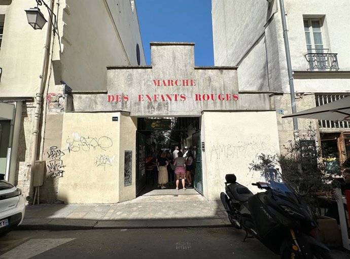 Archivo - Arquivo - Imagem de arquivo de uma das portas do mercado dos Niños Rojos, em Paris.