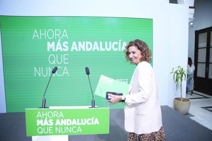 La secretaria general del PSOE-A, María Jesús Montero, durante una rueda de prensa en la sede regional del PSOE andaluz. A 6 de octubre de 2026 en Sevilla (Foto de archivo).