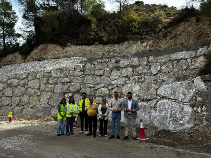 Visita del diputado de Infraestructuras Municipales de Jaén, José Luis Agea, a actuaciones en Cabra del Santo Cristo (Jaén).