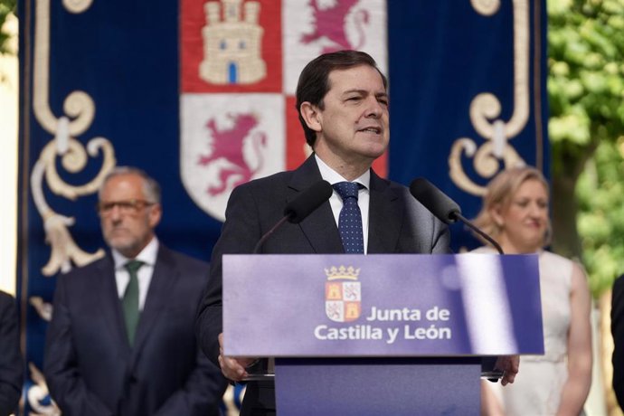 Archivo - El presidente de Castilla y León, Alfonso Fernández Mañueco, durante la ceremonia de posesión de los nuevos miembros del Consejo de Gobierno de Castilla y León.