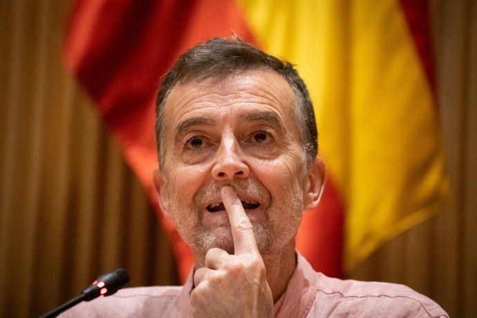 El coordinador Federal de Izquierda Unida, Antonio Maíllo, clausura la Jornada 'Nacionalidad española de los descendientes del exilio', en el Congreso de los Diputados, a 7 de octubre de 2026, en Madrid (España). La Jornada trata sobre el ataque contra la