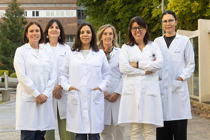 Las investigadoras de la Universidad de Navarra Leticia Goñi, Cristina Razquin, Vanessa Bullón, Maira Bes y Maite Sesma.