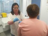 Foto: Andalucía empieza esta semana a vacunar contra gripe y Covid a mayores de 70 años y personas con patologías crónicas