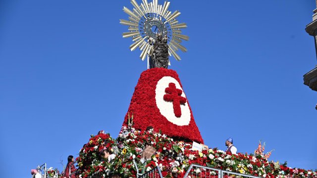 Ofrenda de Flores a la Virgen del Pilar.