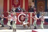 Foto: Los reyes presiden un desfile militar marcado por el adelanto electoral y los abucheos a Sánchez