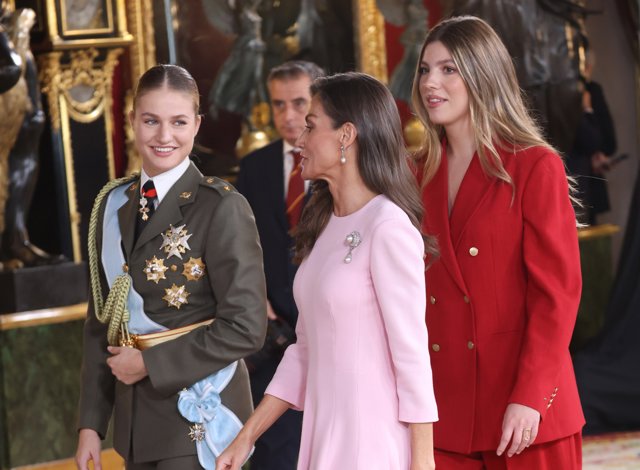 Letizia, la Princesa Leonor y la Infanta Sofía presiden la recepción del Día de la Hispanidad
