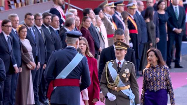 Sánchez, recibido con insultos, abucheos y pitos a su llegada al desfile de la F
