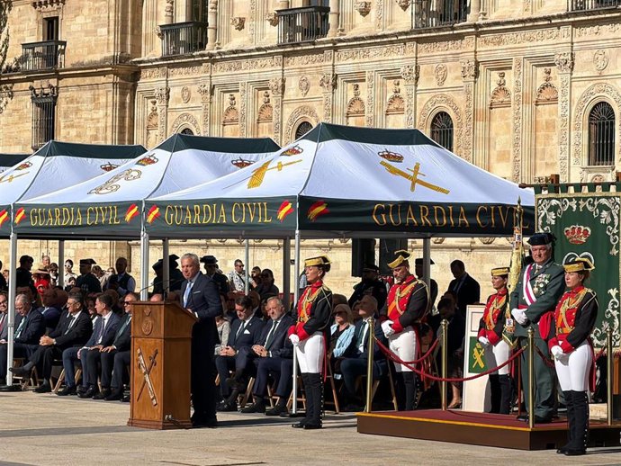 El delegado del Gobierno en Castilla y León, Nicanor Sen, en los actos conmemorativos en León por la Virgen del Pilar, patrona de la Guardia Civil.