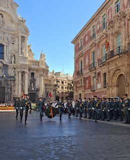 La Guardia Civil celebra en la plaza del Cardenal Belluga el acto con motivo de la onomástica de Nuestra Señora la Virgen del Pilar, patrona del Instituto Armado