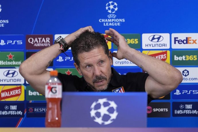 Archivo - El entrenador del Atlético de Madrid, Diego Pablo Simeone, en rueda de prensa previa a un partido de Champions