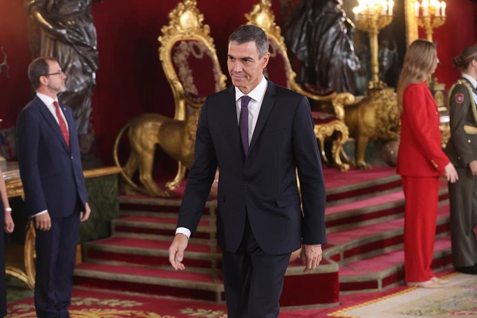 El presidente del Gobierno y secretario general del PSOE, Pedro Sánchez, durante la recepción con motivo del día de la Fiesta Nacional, en el Palacio Real, a 12 de octubre de 2026, en Madrid (España). 
