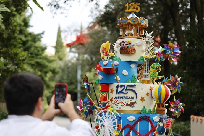 Imagen de la tarta del 125 aniversario del Tibidabo, hecha por el pastelero Christian Escribá