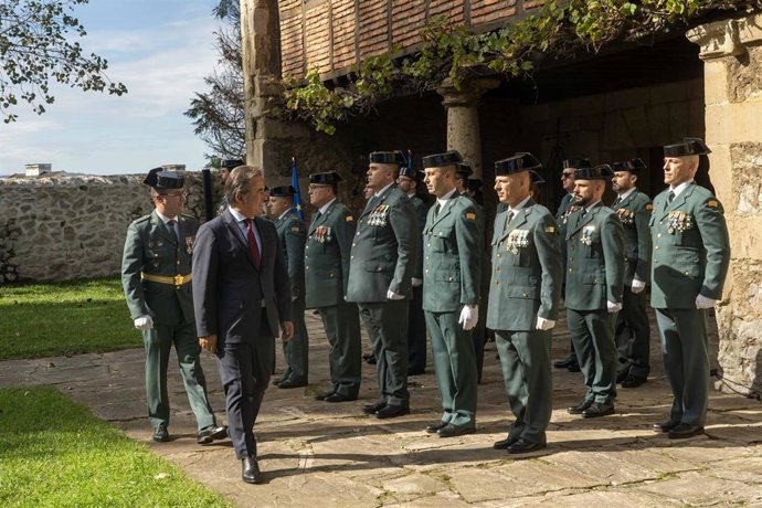 El alcalde de Camargo, Diego Movellán, en el acto de la Guardia Civil del municipio por el Día de la Virgen del Pilar, patrona del Cuerpo