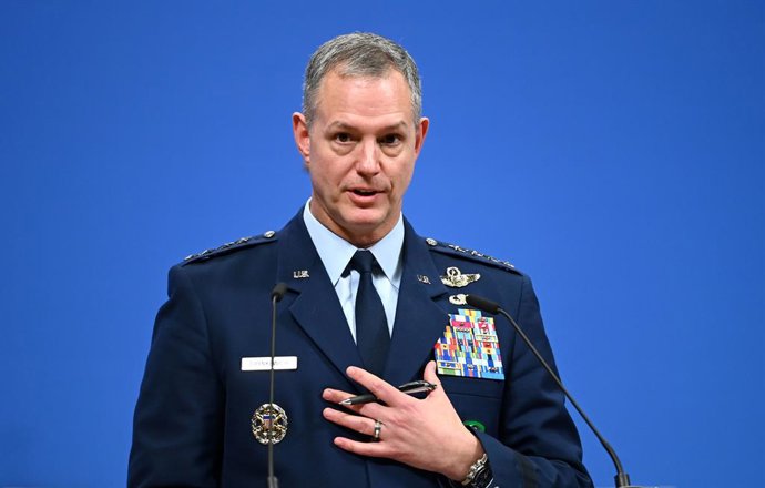 Archivo - Arquivo - 19 de maio de 2026, Bélgica, Bruxelas: O Comandante Supremo Aliado na Europa (SACEUR), Alexus Grynkewich, fala em uma coletiva de imprensa durante a reunião do Comitê Militar da OTAN. Foto: Elisa Schu/dpa