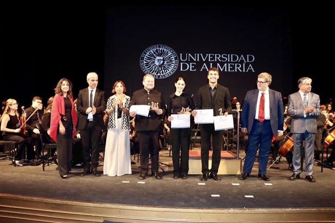 Galardonados tras la final del VI Concurso Internacional de Dirección de Orquesta de la Universidad de Almería.