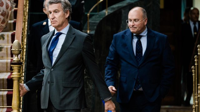 Archivo - El presidente del Partido Popular, Alberto Nuñez Feijóo (i), y el secretario general del PP, Miguel Tellado (d), durante una sesión plenaria extraordinaria, en el Congreso de los Diputados, a 14 de julio de 2026, en Madrid (España).