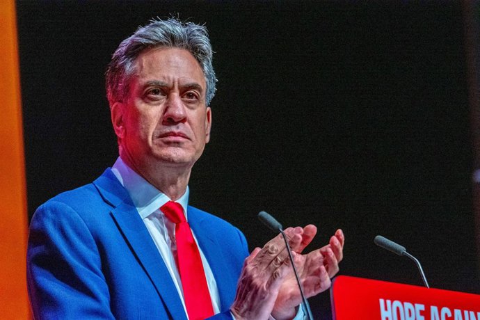 28 de setembro de 2026, Liverpool, Reino Unido: O ministro das Relações Exteriores, Ed Miliband, discursa para os delegados na conferência anual do Partido Trabalhista em Liverpool. A conferência do Partido Trabalhista foi realizada em Liverpool. Reynolds