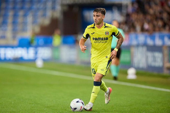 Archivo - Alberto Moleiro con el Villarreal